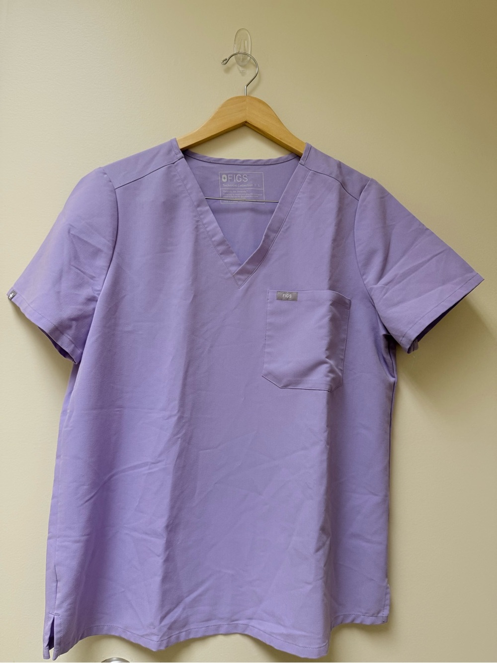 ➕FIGS Lavender V-Neck Scrub Top - Light Purple➕